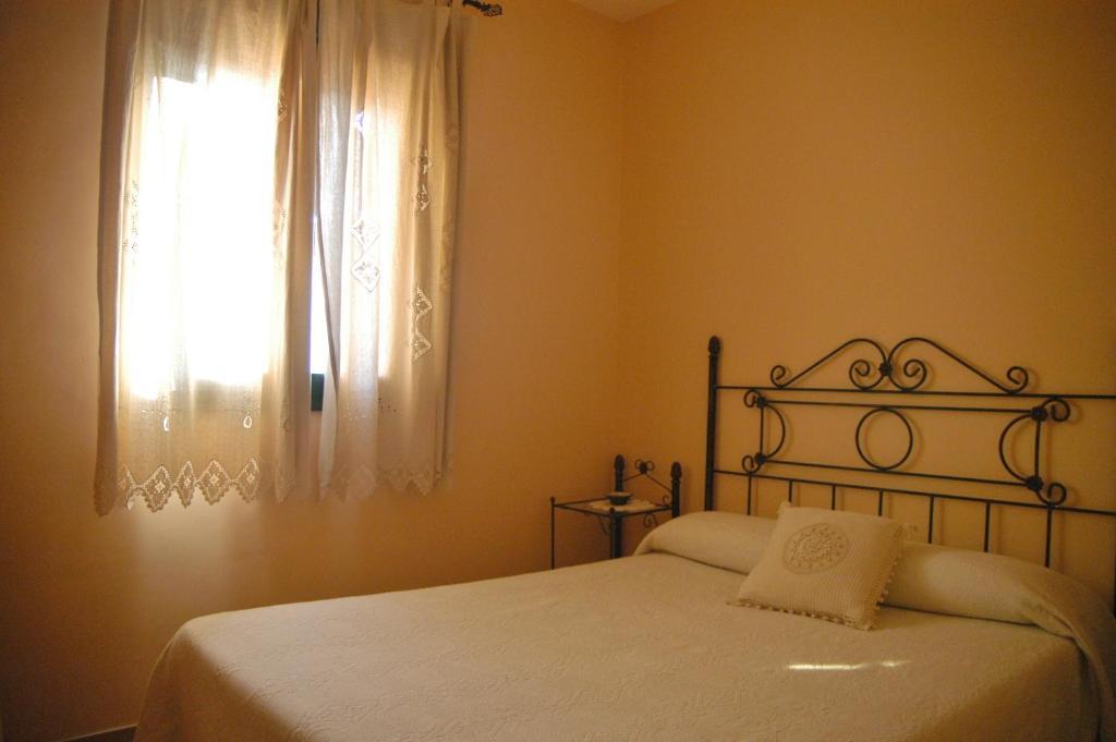 Hostal Conde De La Encinaトルヒーリョ 部屋 写真